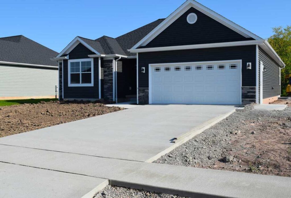 nicely-done-concrete-driveway-and-patio-in-newplymouth